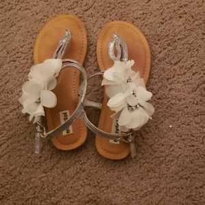 Sandals with flower